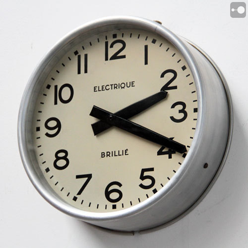 Electrique Brillié A vintage French factory clock from the 1940s / 50s. Aluminium 28cm diamet