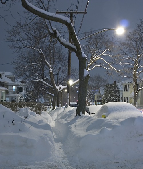 bluepueblo:  Snowy Night, Boston, Massachusetts photo via whiskey 