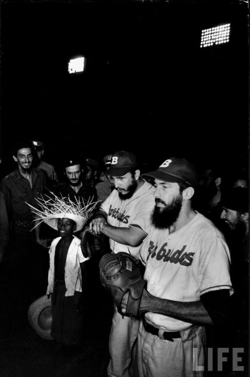 fuldagap:Fidel Castro and Camilo Cienfuegos during baseball game, 1959.