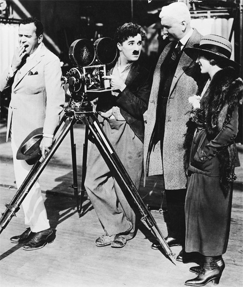 theladyeve:Charlie Chaplin showing Mary Pickford and guest how a motion picture camera works, Dougla