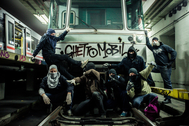 vandalsandtrains:  Ghetto Mobil  
