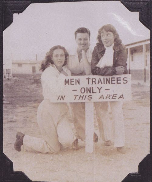 gueracanela: WASP (Women Airforce Service Pilots) ladies gloating in their blatant rebellion.