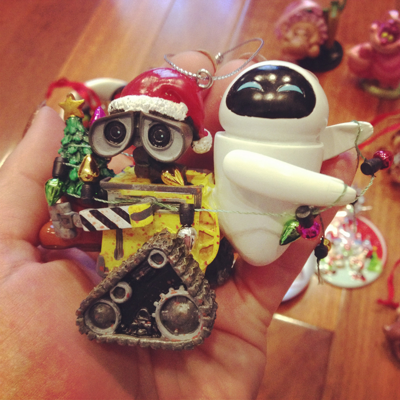 killers-and-liars:  David’s favorite ornament. Wall-E and EVE. Purchased at Disneyland