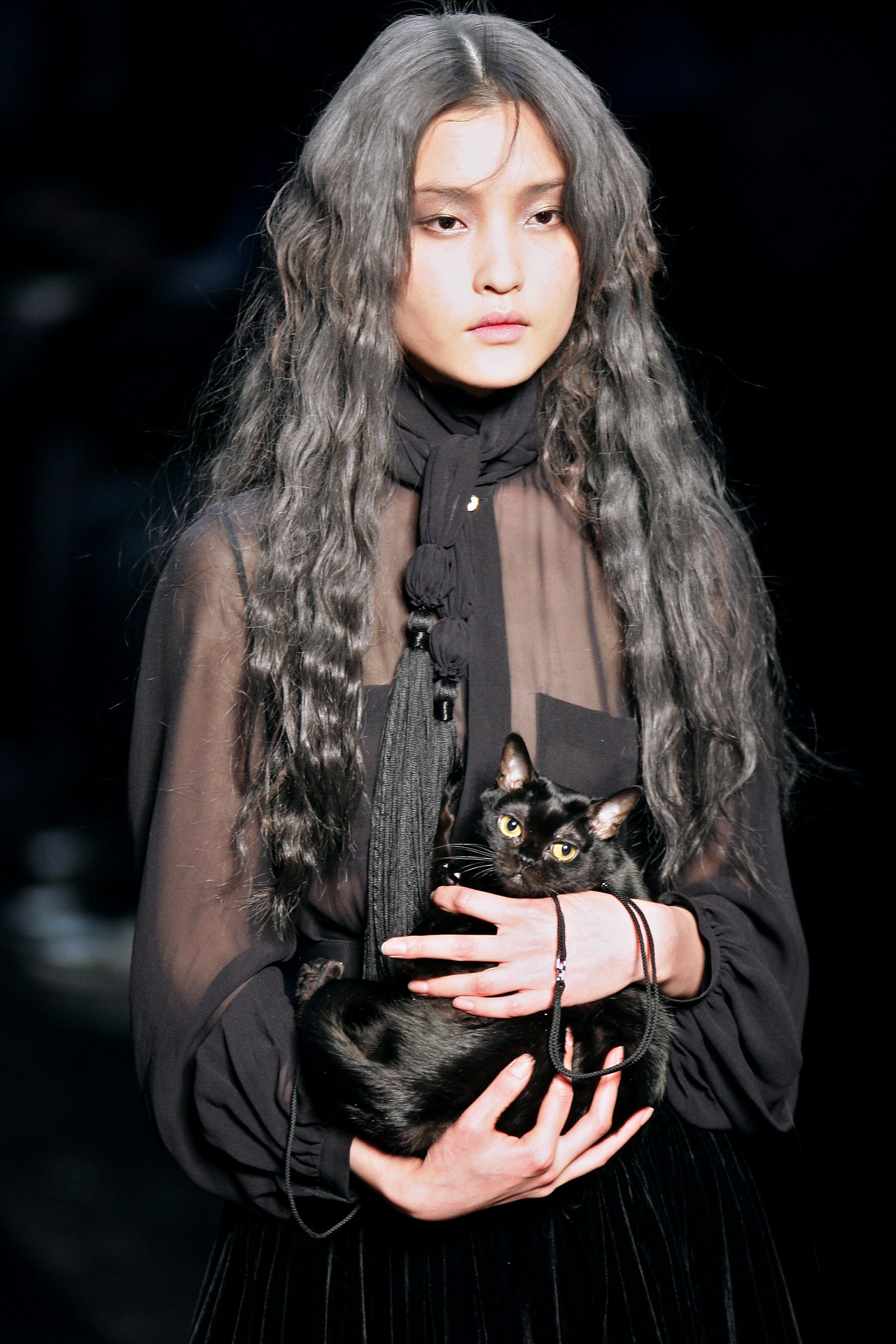 fashionfever:  Du Juan - Jean Paul Gaultier Paris Fall/Winter 2006 