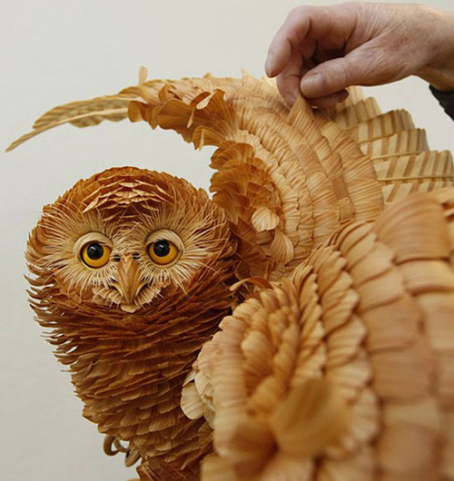 f-l-e-u-r-d-e-l-y-s:Sergey Bobkovworks with wood chips. The 55 year old Russian artist uses ceder st