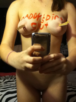 4bdsmsluts:  such a good little girl