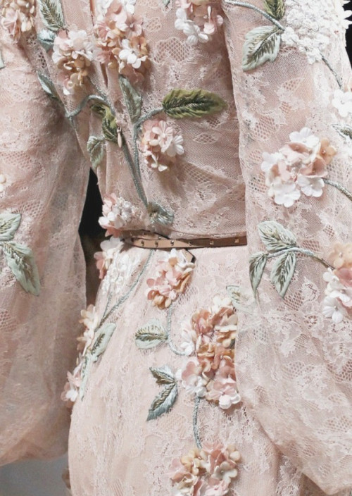 wink-smile-pout:  Valentino Spring 2012 Details porn pictures