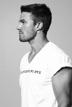 rim-runner:  Stephen Amell  