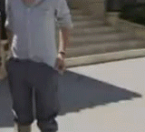 notoriousbi:  Niall Horan ‘adjusting’ himself. 