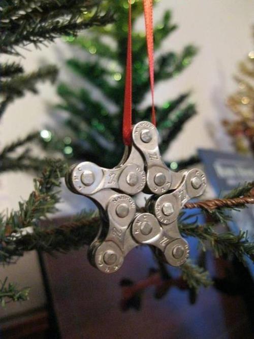 motolady:  I’ll be needing my non-existent Christmas tree to be covered with these awesome holiday star decorations made out of a chain. Mk thanks. 