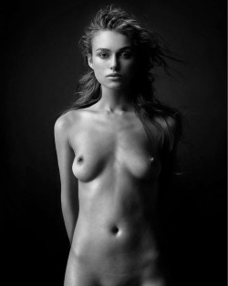 famous naked bodies