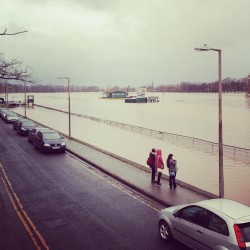 isonthetumblrhype:  Crazy floods at Worcester