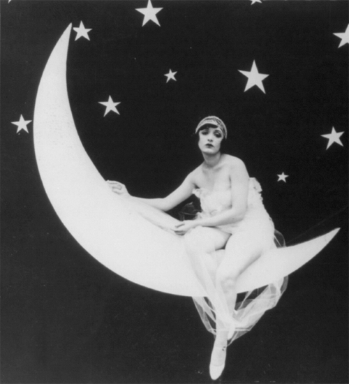 dotroom:  The girl in the moon 