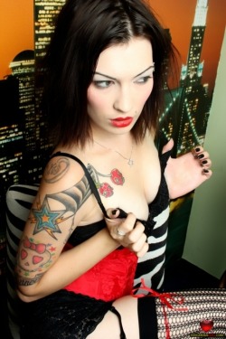 panda-face-mew:  Sioux Sinner 