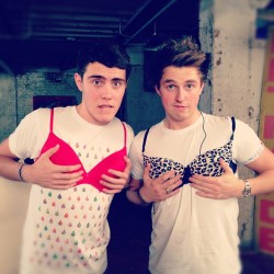 princepepper:  marcusbutlertv:  Sometimes we like to wear bras @pointlessblogtv  CAN U NOT