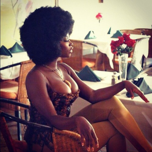 18-15n-77-30w:  christymarie:  #afro #black #natural #beautiful  http://18-15n-77-30w.tumblr.com/ 