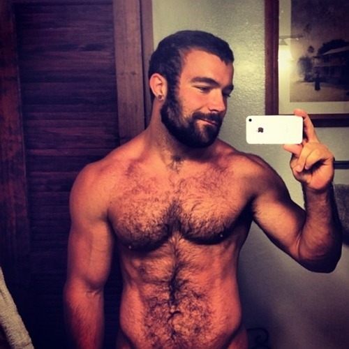 bannock-hou:  hairy self shot, see more amateur porn pictures