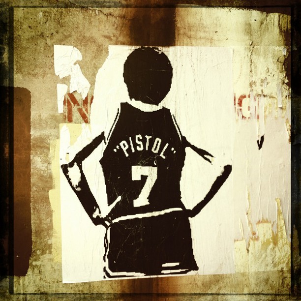 Pistol Pete #streetart #graffiti #chicago #nba #westloop #Hipstamatic #LuciferVI #CanoCafenol
was posted on Instagram
http://instagr.am/p/SgIAdoLFHj/