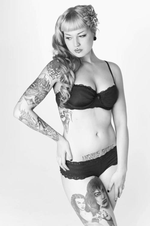 fuckyeahgirlswithtattoos:  Victoria van Violence