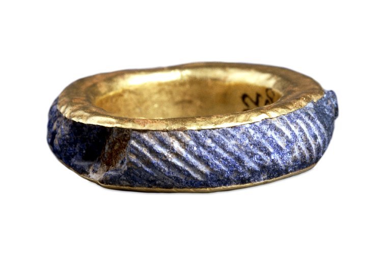 ancientpeoples:  Lapis Lazuli and Gold Finger Ring 1850-1550 BC Minoan (Source: The