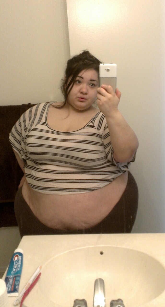 dankiidoll:  Fat girl and a dirty mirror. Thanks for leaving me home alone to wait