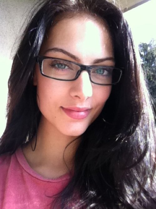 motleyjack: You could be excused for thinking that this is Agent Diana Prince trying to hide her hot