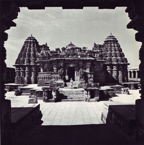 rcruzniemiec:Living Architecture: India Images from the book by Andreas Volwahsen published in 1969.
