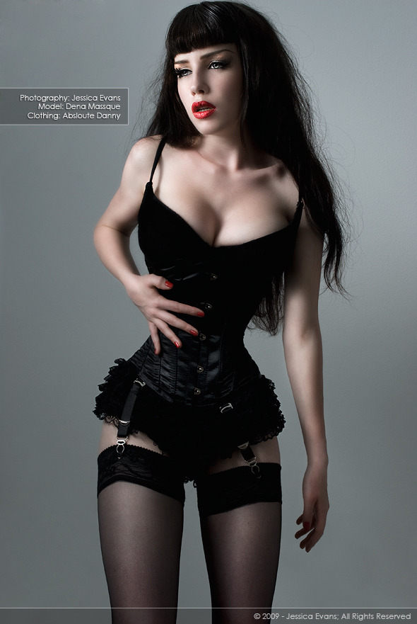 hourglass-silhouette:  Model: Dena MassquePhoto: Jessica Evans