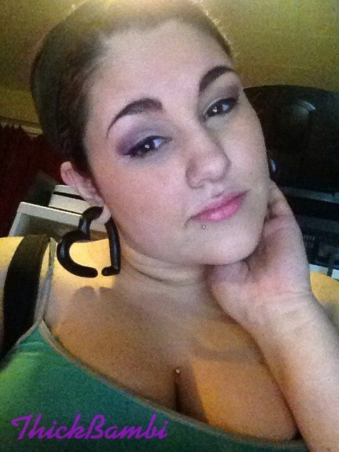 thickbambi:  New heart earrings. I love them! 