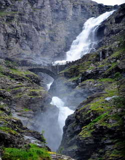 redwood-trees:  Trollstigen waterfall by