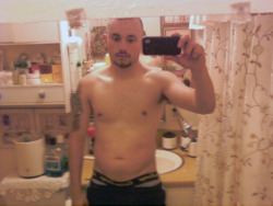 uncutmilitarymen:  28 year old straight guy from Canoga Park, CA 