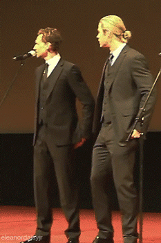 eleanordaisyjr:  Hiddlesworth in sync! (The Avengers moscow Premire [x]) 