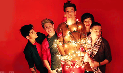 -br0ceans:  bugs-bunn3y:  bAbies  I want a louis wrapped in lights for christmas 