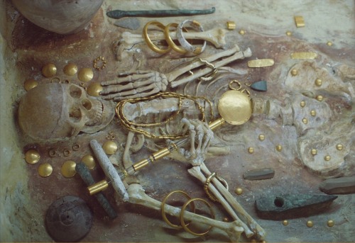 A burial at Varna (Bulgaria) with some of the world&rsquo;s oldest gold jewellery.