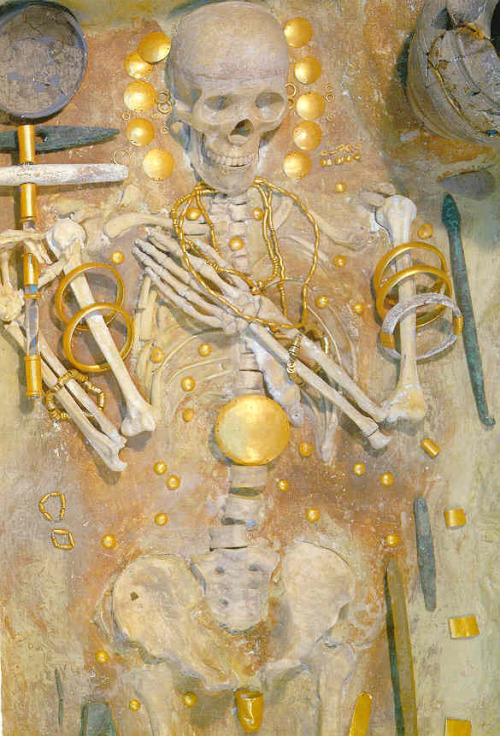 A burial at Varna (Bulgaria) with some of the world&rsquo;s oldest gold jewellery.