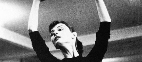 hooker-life:  missingaudrey: Audrey Hepburn in preparation for Funny Face, 1956 
