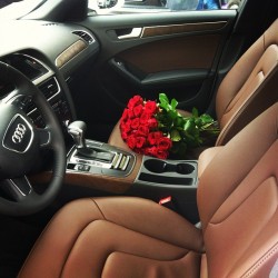 sexcandyandbitches:  how I surprise her with flowers :) 