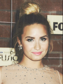 bewareofmonroe:  demi lovato: grey eyes.  Oh my