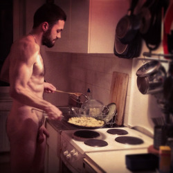 justapolarbearcub:  Gnocchi di patate al burro e salvia.Io amo la cucina classica italiana ;-)  Love seeing a hot man working in the kitchen nude - great profile, love the big, fat hangers.