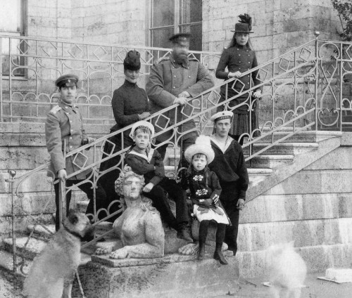 teatimeatwinterpalace:Family of Emperor Alexander III at Gatchina Palace - May 27 1888 