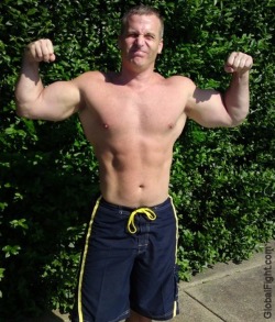 wrestlerswrestlingphotos:  huge biceps big