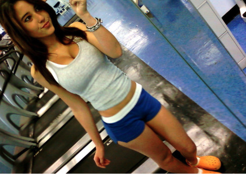 epicbate:  Angie Varona at the gym.