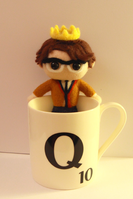 biohazard-cat:All Hail KING Q! XDDDDD (crown stolen from King!Loki-bird)Inspired by the #KingQ tag c