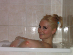 iheartchaos:  Facebook took down this completely innocent picture of a woman in a bathtub What? I don’t see anything. Nice elbows. Via