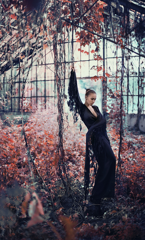 Model: Aleksandra Photographer: Mercuro B Cotto Designer: Sergey Gorbachenko