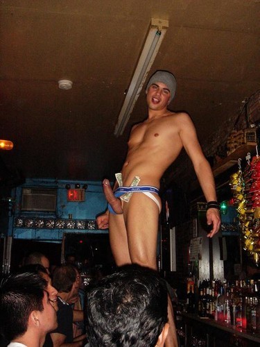 voyeurbulgedude:  Stripper hard on.
