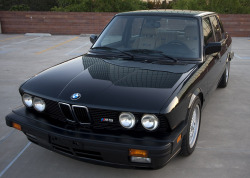 vaerktoj:  1988 BMW M5 (E28) 