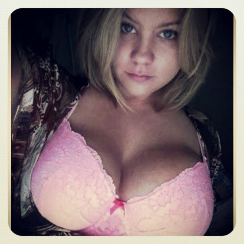 me-love-women:  My #contribution to #martesdetetas #tittytuesday #chichona #tetona #picoftheday #mustfollow #S4S