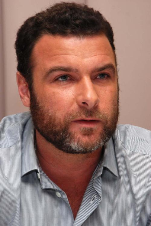 Fuck YEAH Liev Schreiber!  This hot Daddy could fuck me with his voice alone