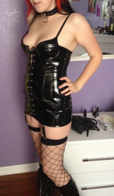 twiztidinsanity:  Gonewild told me you guys would enjoy my PVC dress? - Imgur 